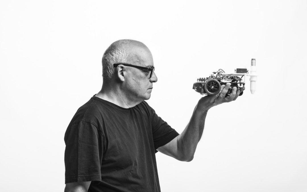 Leonel Moura, artista
